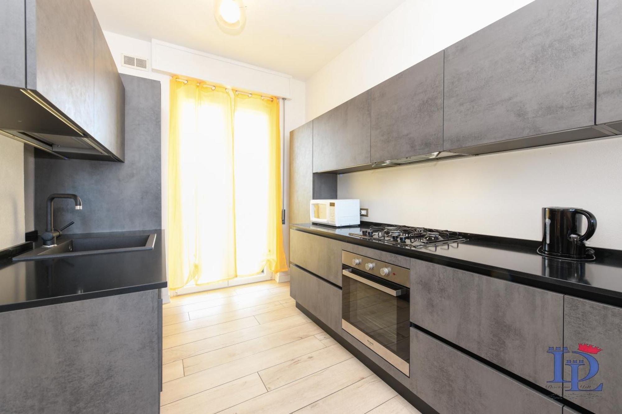 Apartment Desenzanoloft Official Partner Marriott Homes & - Window Of Family With Parking Spot *