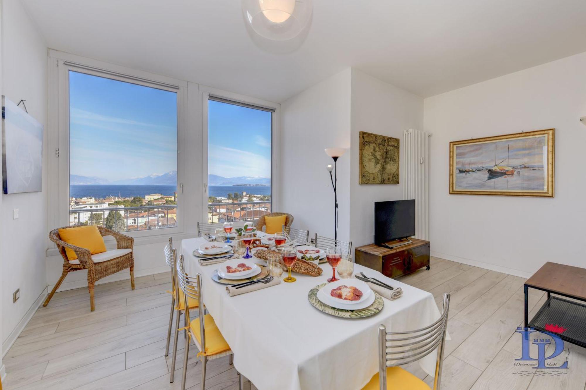 Appartement Desenzanoloft Official Partner Marriott Homes & - Window Of Family With Parking Spot Desenzano del Garda