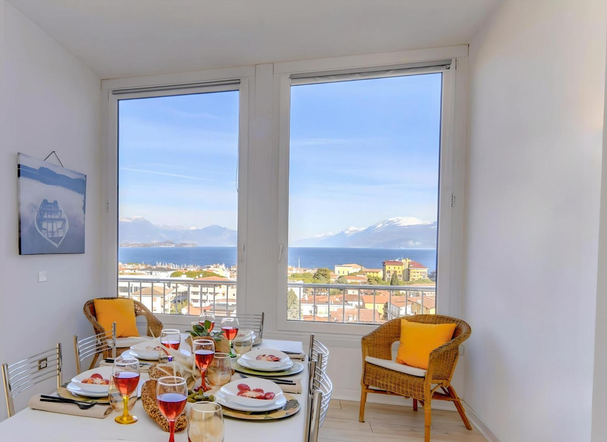 Desenzanoloft Official Partner Marriott Homes & - Window Of Family With Parking Spot Apartment *